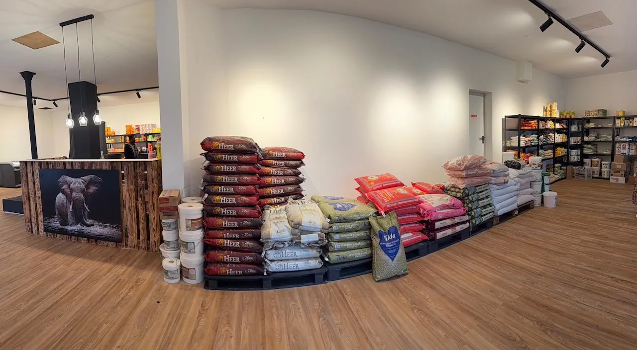 Fantas Afro corner – Lebensmittelgeschäft-Stapel