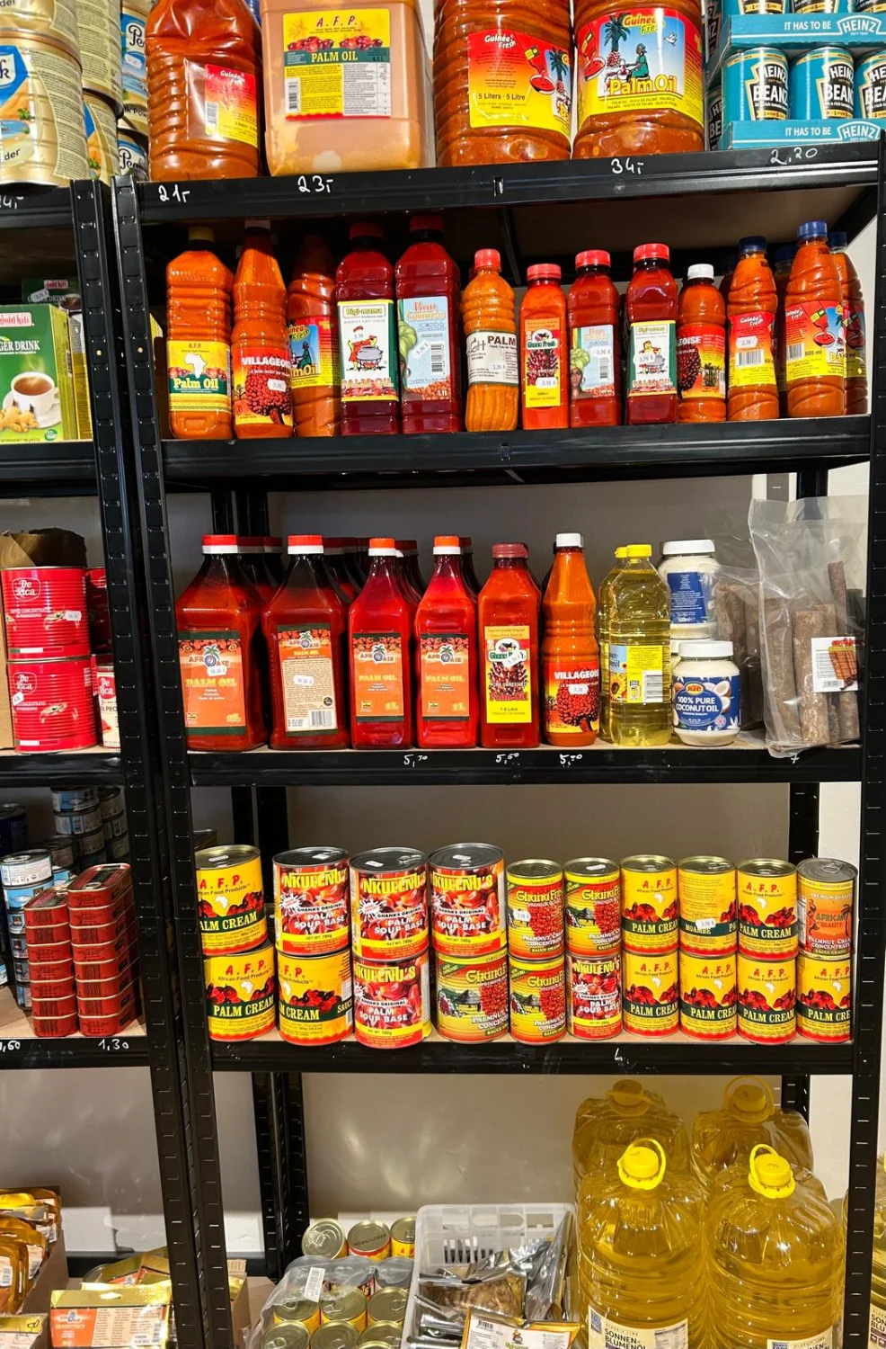 Fantas Afro corner – Lebensmittelgeschäft-Stapel